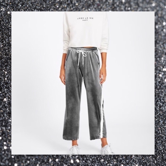 JUST IN🆕 New Velvet Cropped Jogger Pants OS - Picture 4 of 4